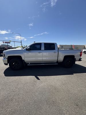 2016 Chevrolet Silverado 1500 LT Crew Cab photo 3