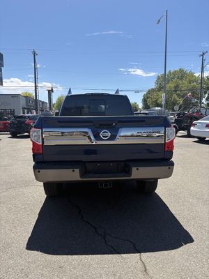 2016 Nissan Titan XD Platinum Reserve photo 4