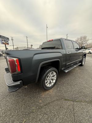 2018 GMC Sierra 1500 SLT Crew Cab photo 4