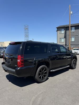 2011 Chevrolet Suburban 1500 LT 4x4 photo 5
