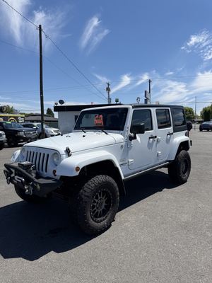 2013 Jeep Wrangler Unlimited Sahara photo 1