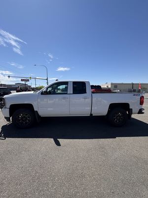 2017 Chevrolet Silverado 1500 Z71 LT photo 2