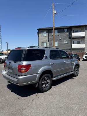 2004 Toyota Sequoia SR5 4WD photo 5