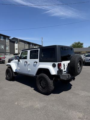 2013 Jeep Wrangler Unlimited Sahara photo 3