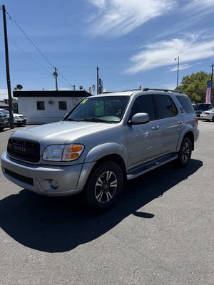 2004 Toyota Sequoia SR5 4WD photo 1