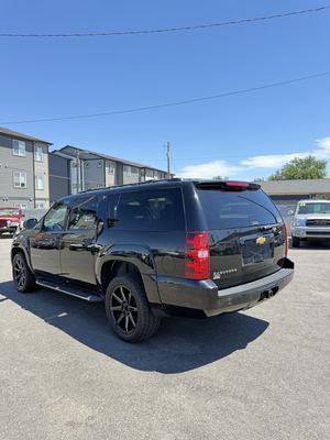 2011 Chevrolet Suburban 1500 LT 4x4 photo 3