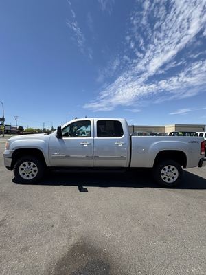 2014 GMC Sierra 2500HD SLT Crew Cab photo 2