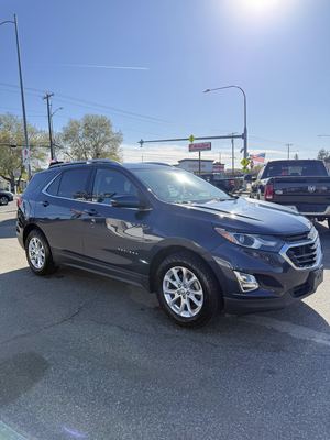 2018 Chevrolet Equinox LT photo 2
