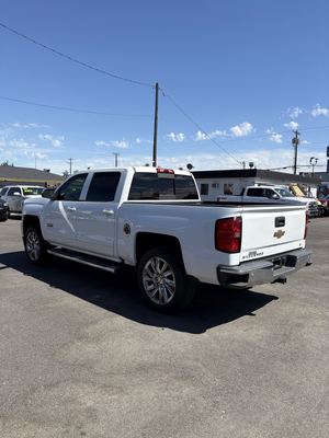 2017 Chevrolet Silverado 1500 LT Crew Cab photo 3