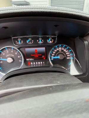 2011 Ford F-150 SuperCrew Lariat 4x4 photo 5